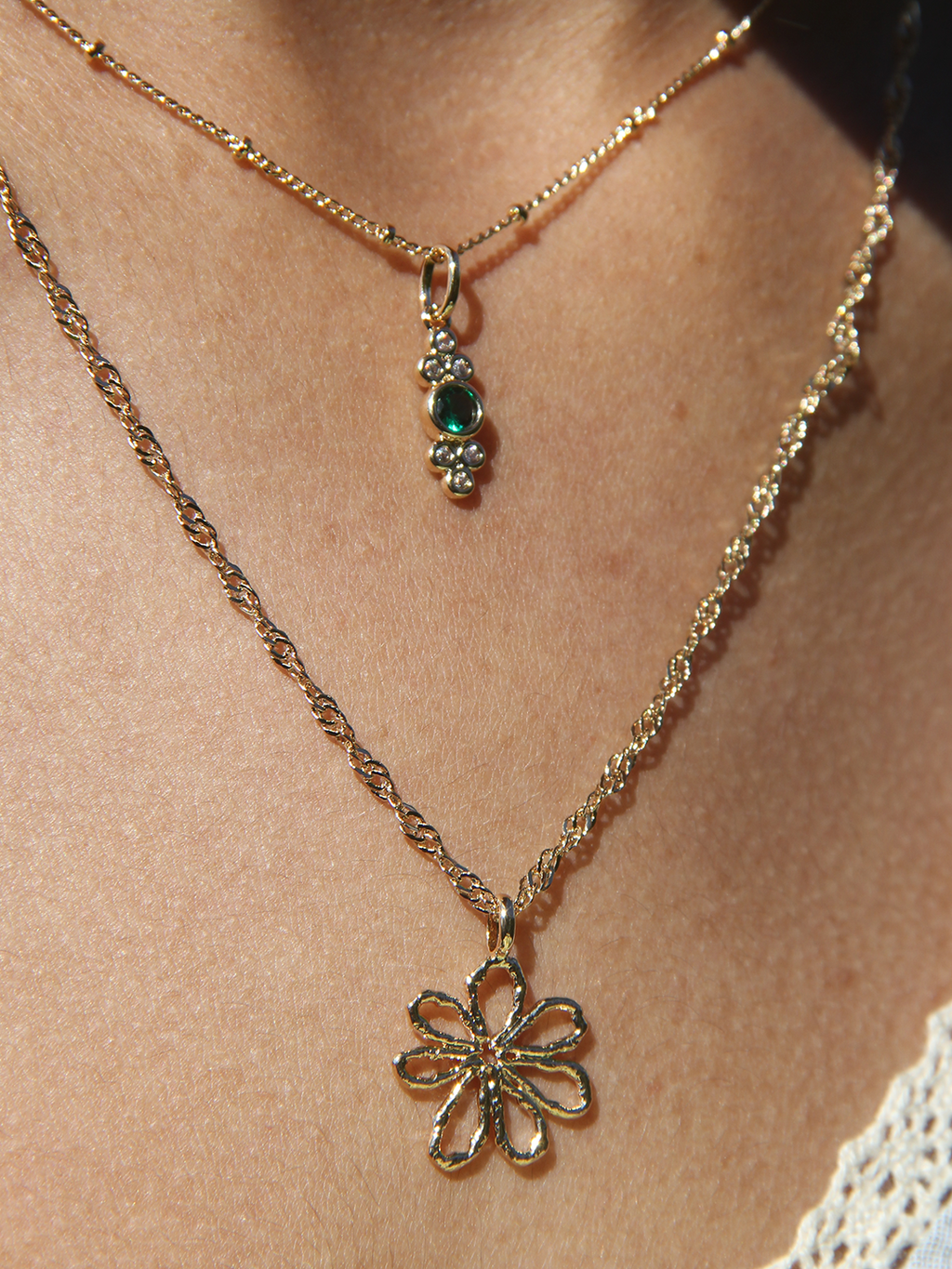 Pendentif FILS DE FLEUR PL-OR 750 3MIC