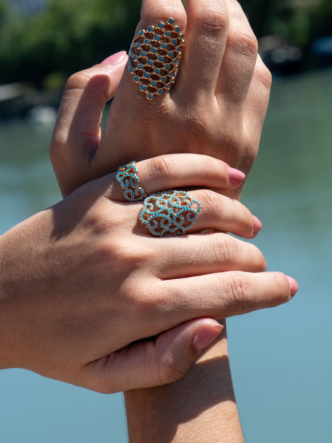 Bague Large PO Arabesque Serti Zircon en Bleu Turquoise
