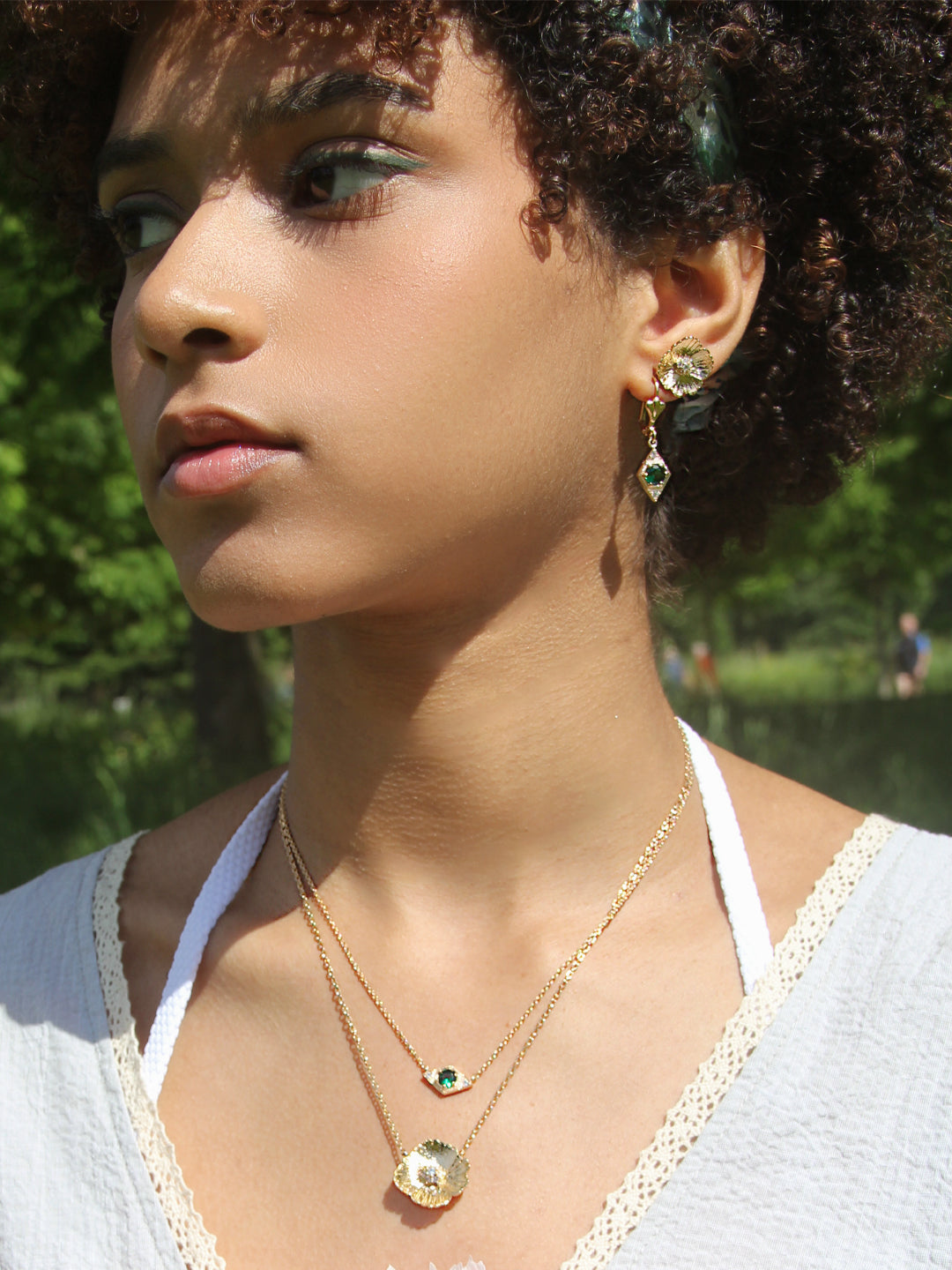 Boucles PO Forme Camélia oxydes blancs