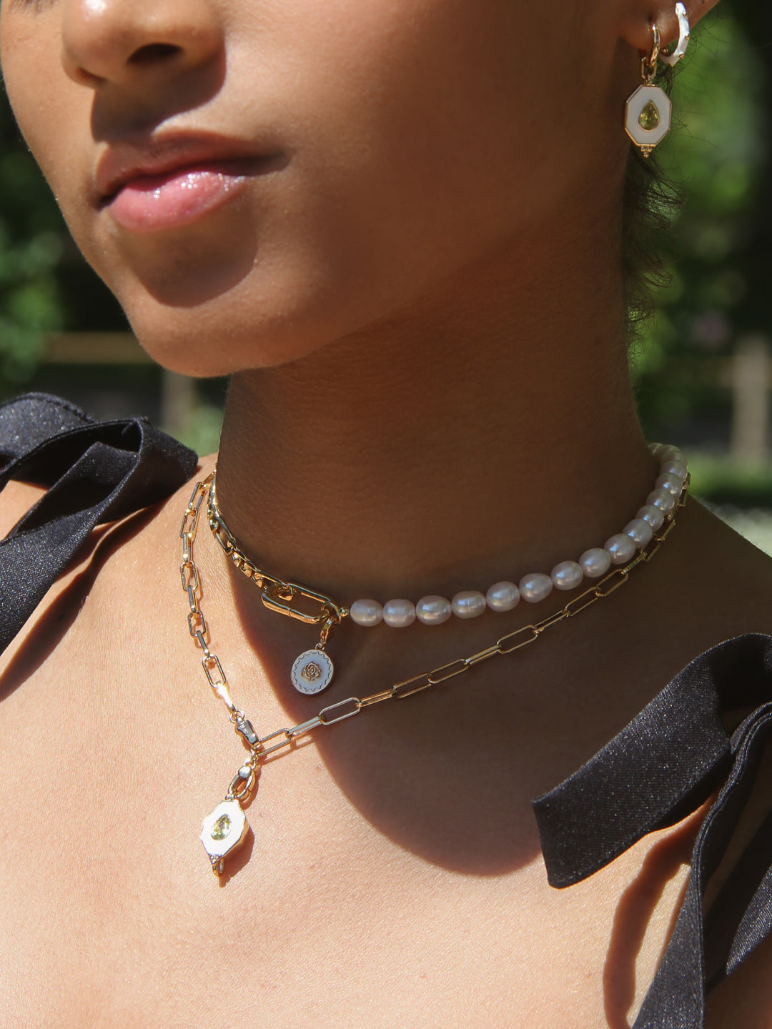 Pendantif Mousqueton PO Rose Blanc Emaille