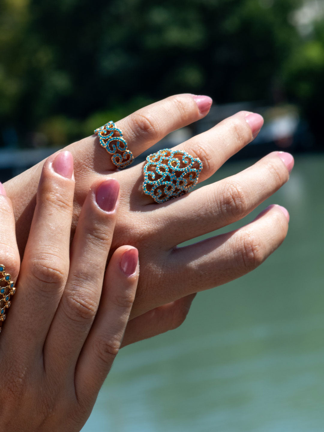 Bague PO Arabesque Serti Zircon en Bleu Turquoise