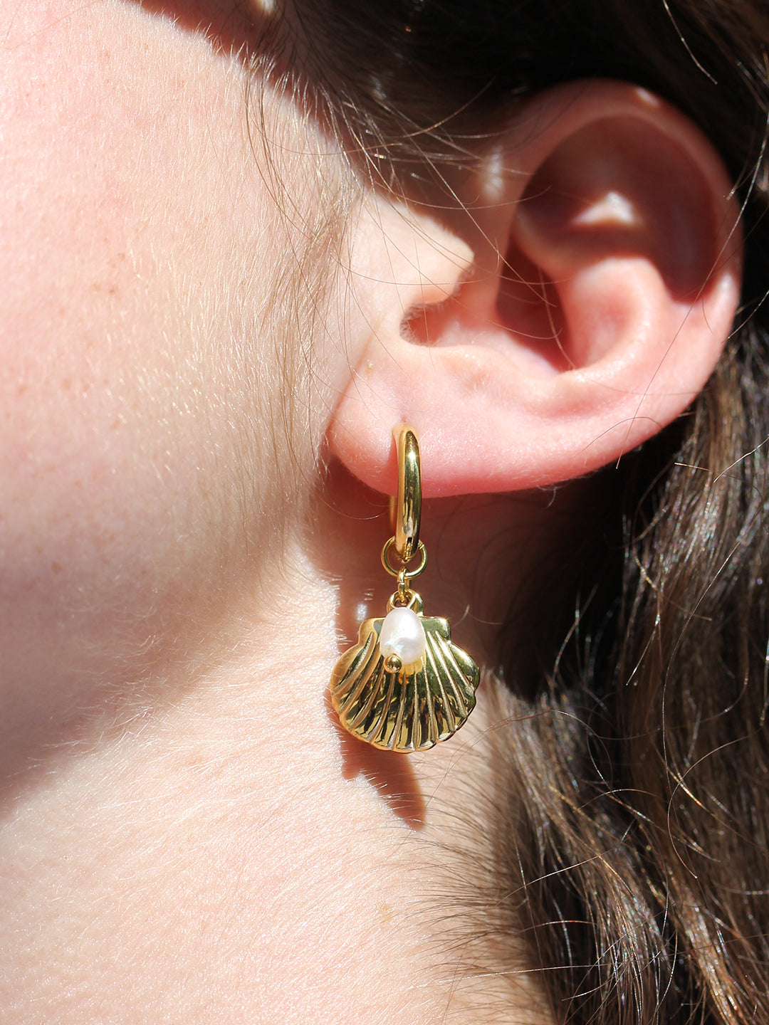 Boucles COQUILLAGE PERLE ACIER DORE