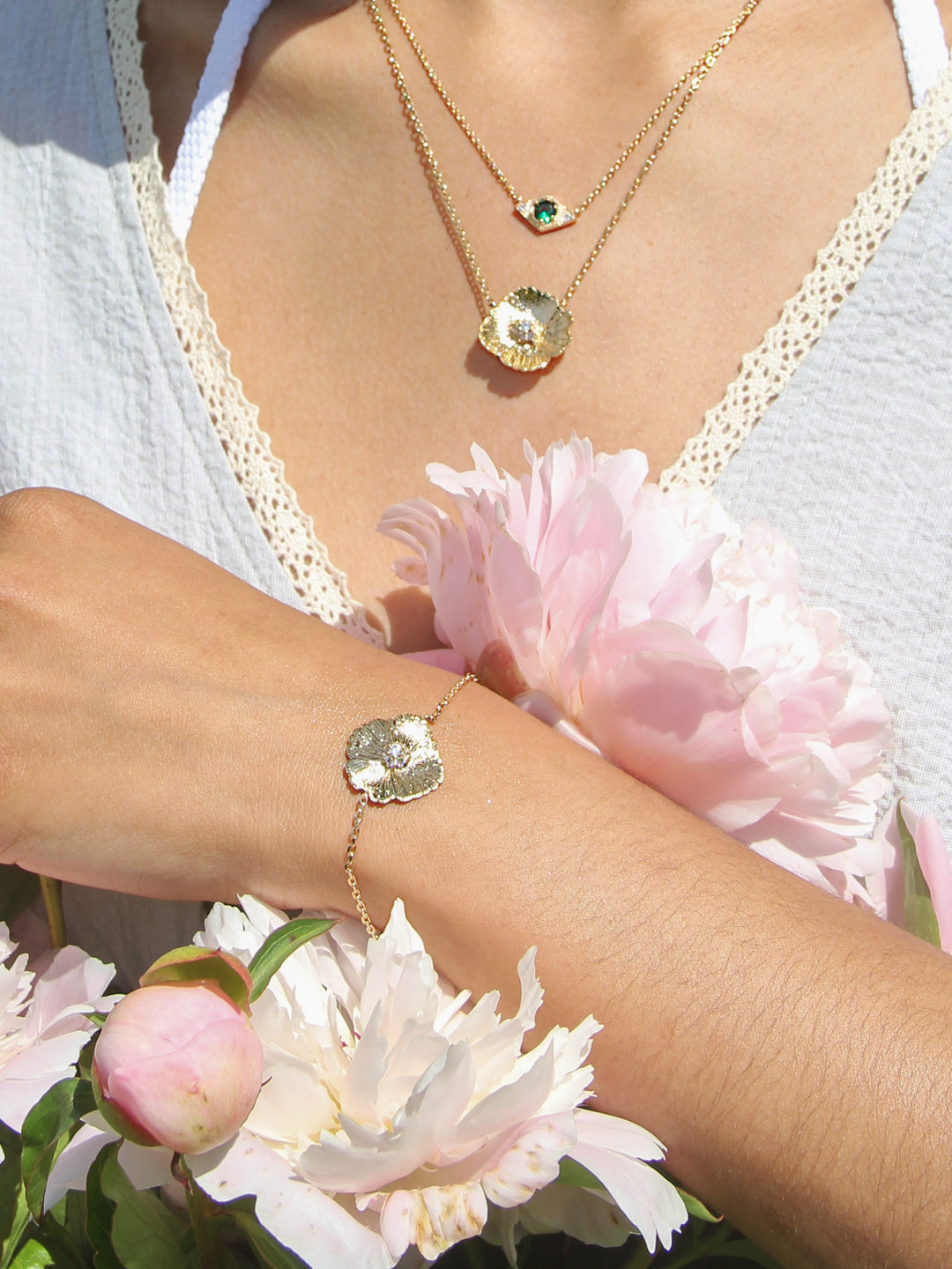 Bracelet PO Forme Camélia oxydes blancs