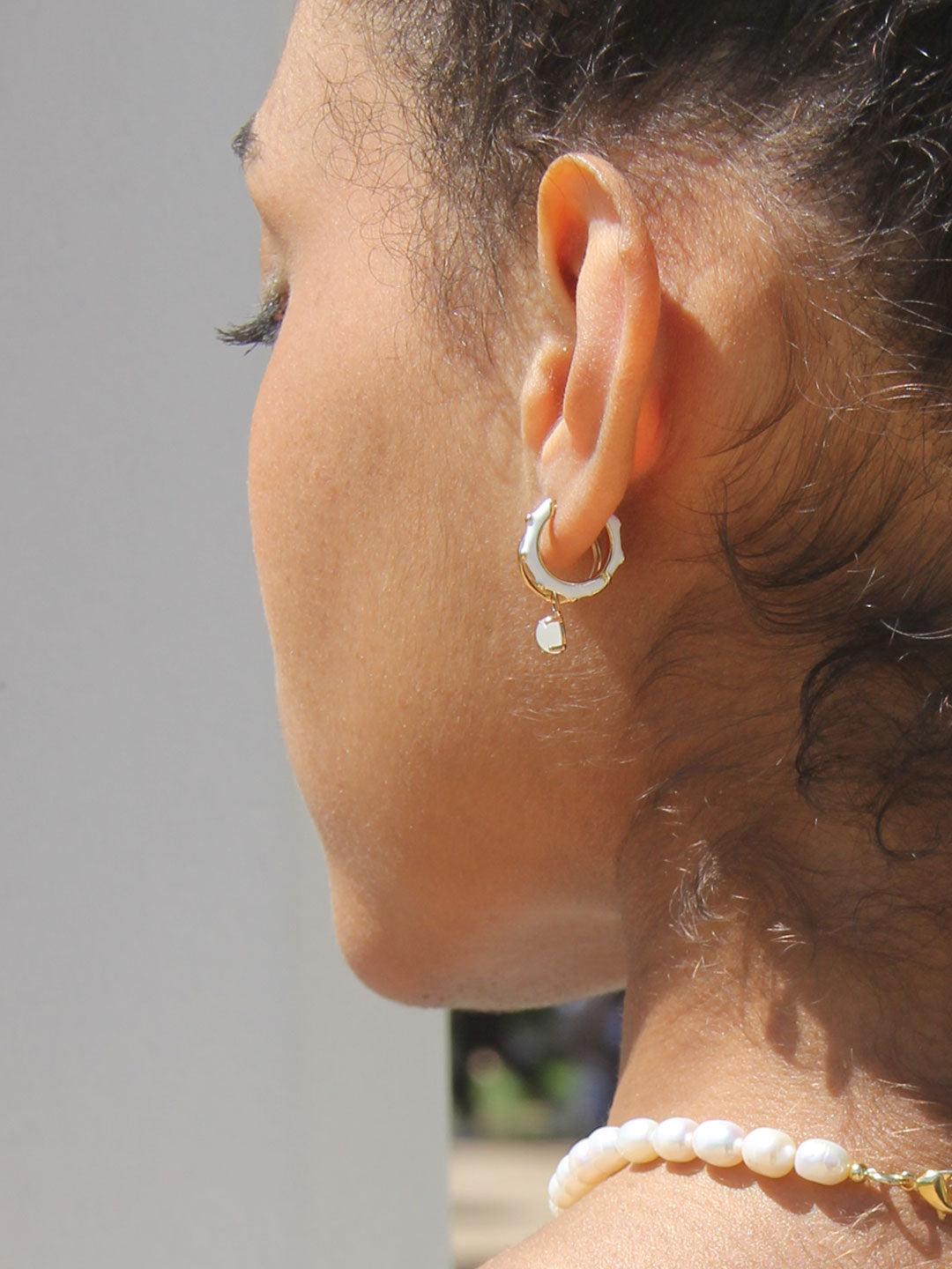 Boucles PO Emaille Blanc Deco Clou