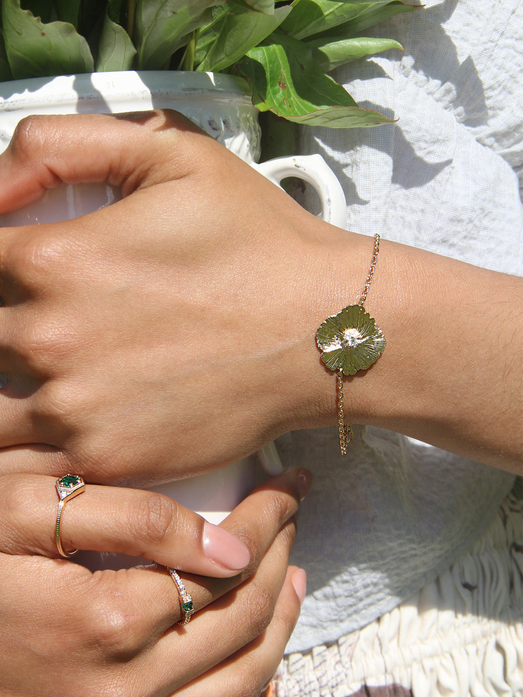 Bracelet PO Forme Camélia oxydes blancs