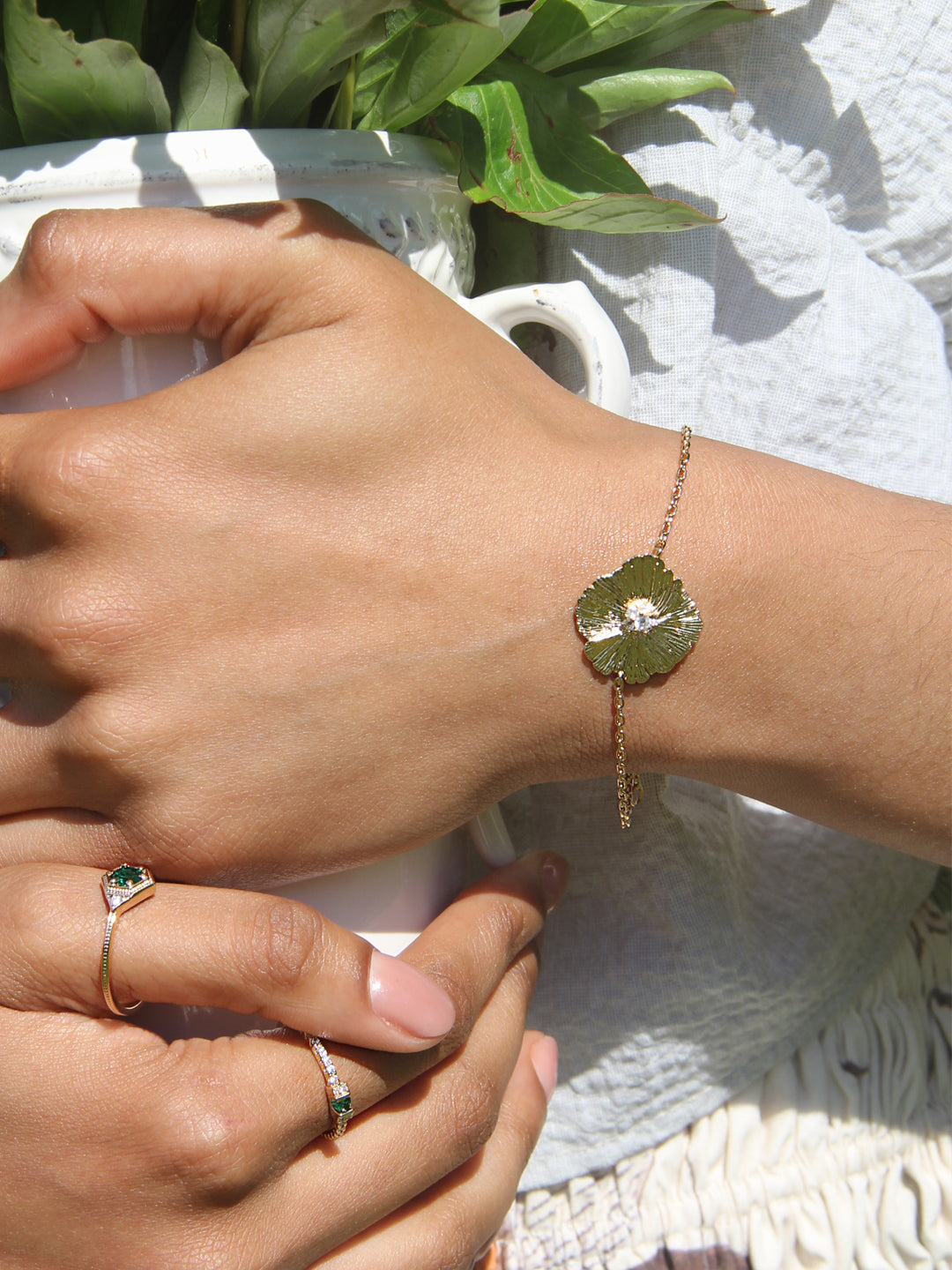 Bracelet PO Forme Camélia oxydes blancs