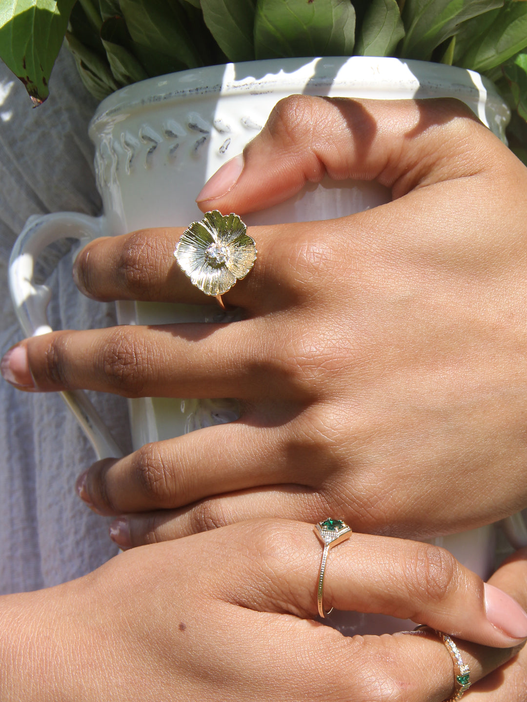 Bague PO Forme Camélia oxydes blancs