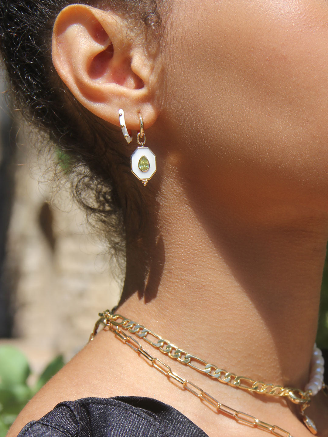 Boucles PO Emaille Blanc en forme de l'art deco
