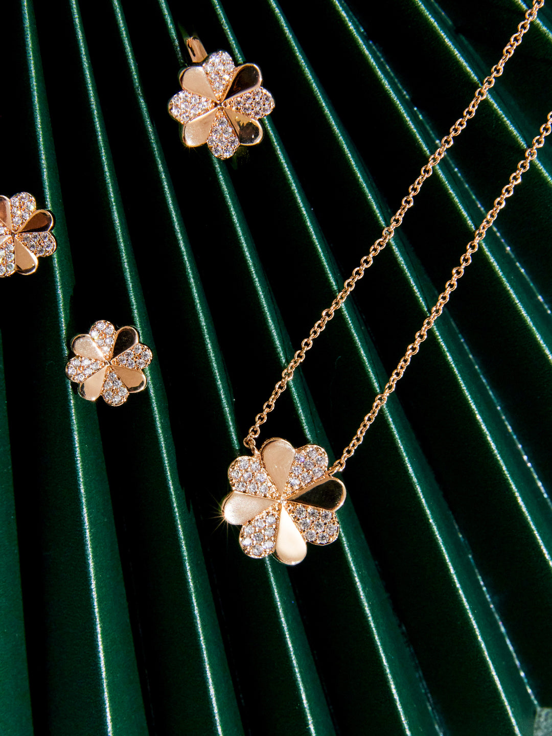 Collier PO Forme Trèfle oxydes blancs
