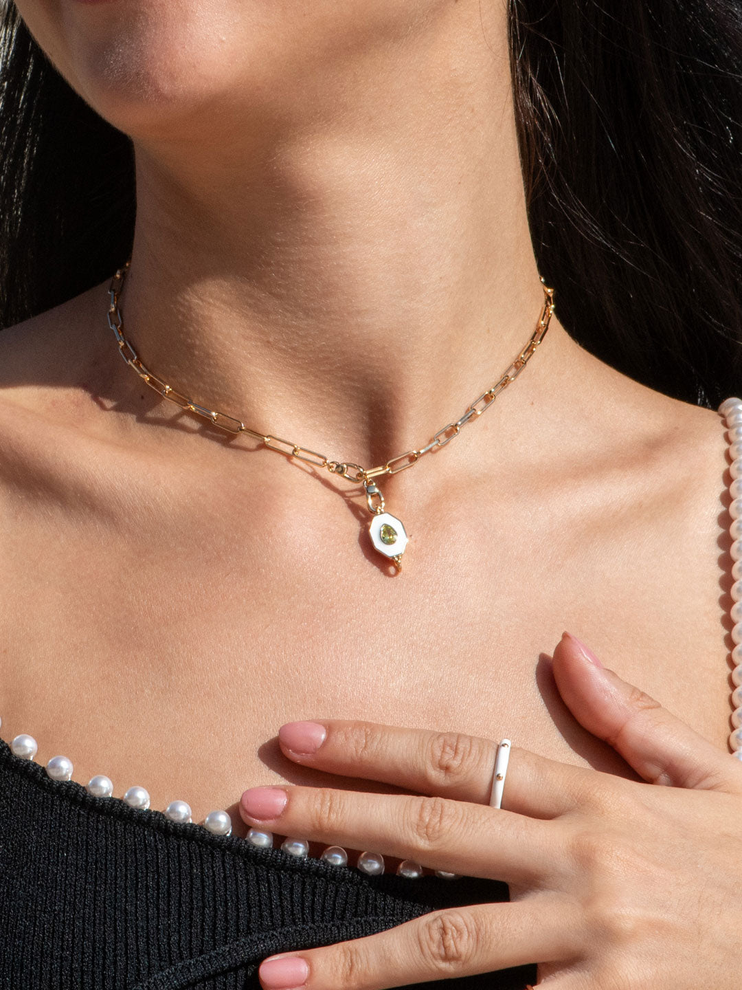 Collier PO Emaille Blanc en forme de l'art deco