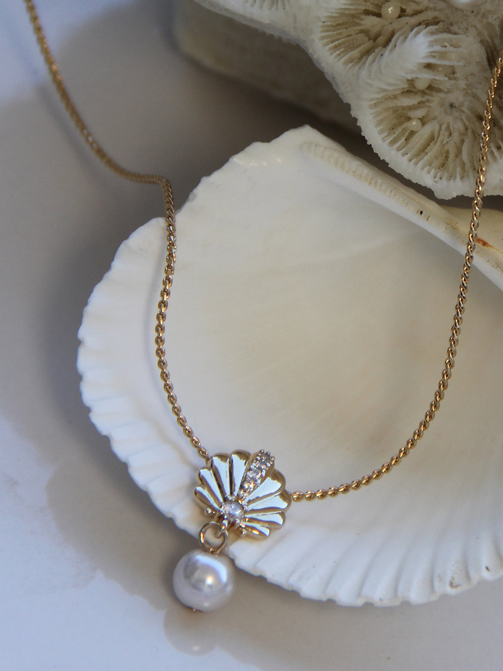 Pendentif COQUILLAGE PERLE PL-OR 750 3MIC