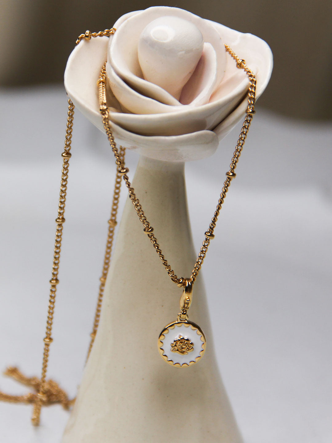 Pendantif Mousqueton PO Rose Blanc Emaille
