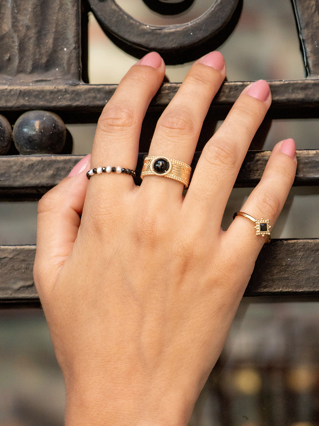 Bague Relief Agate Noire PL-OR 750 3MIC